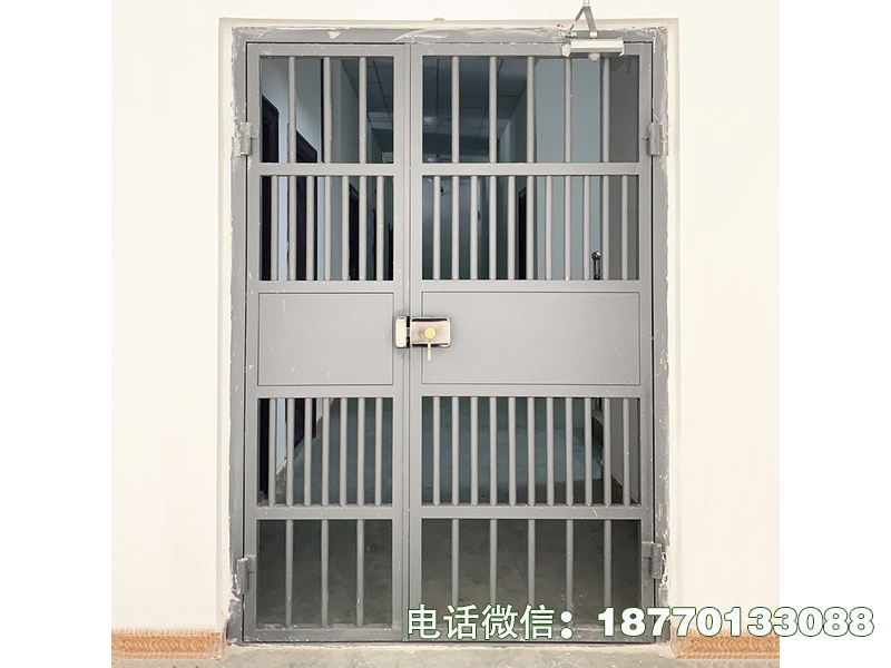 达坂城监牢钢制门